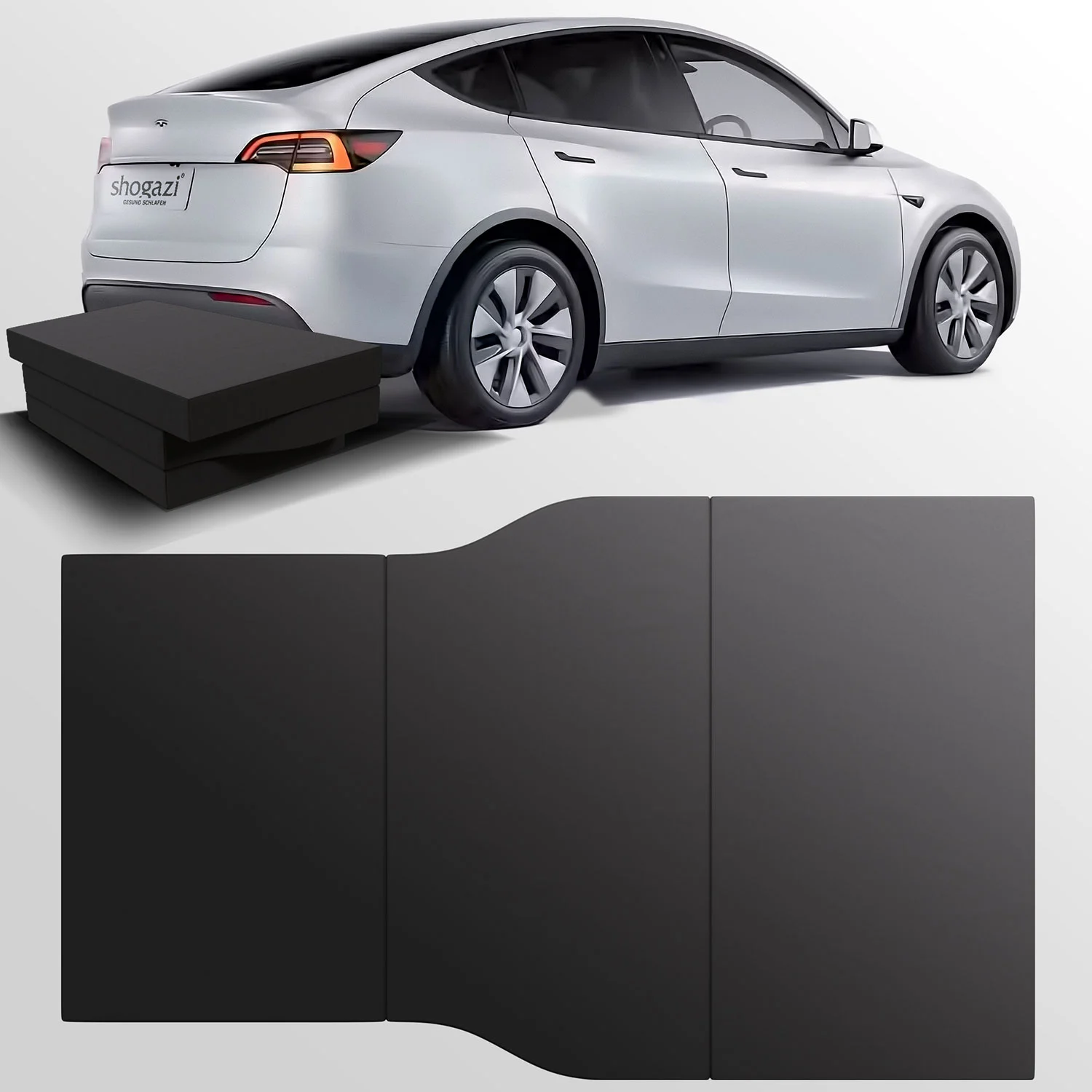 Weißes Tesla Model Y schräg von der Seite und hinten fotografiert, im Vordergrund eine schwarze faltbare Matratze – Matratze 120x200 cm für Tesla Camping