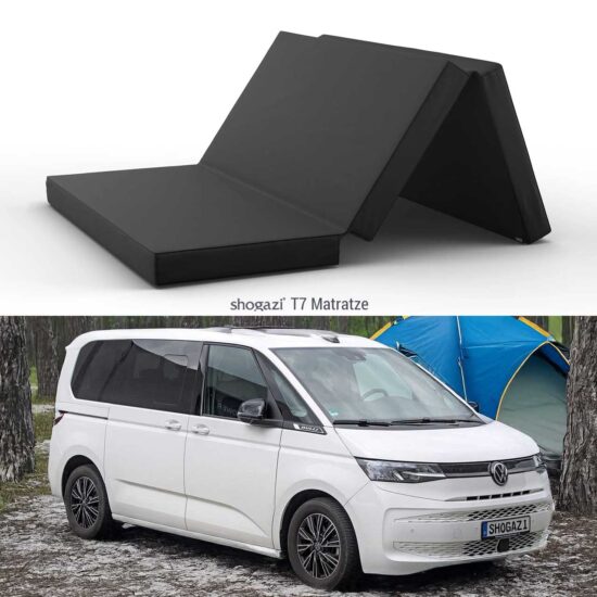 VW T7 Matratze – Klappbare Matratze mit 12 cm Höhe vor VW T7 Multivan beim Camping